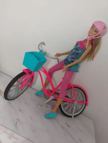 Boneca Barbie Ciclista Articulada Com Bicicleta E Capacete Mattel Original Usada