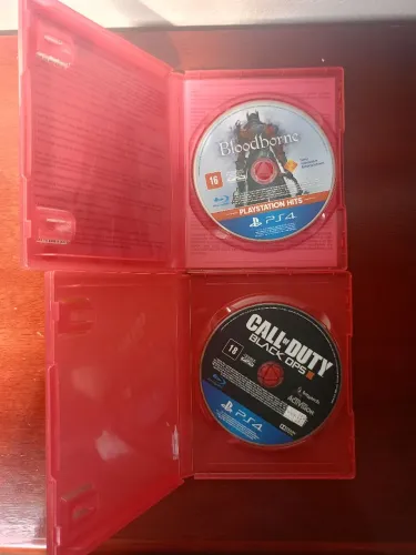 Jogos PS4 Bloodborne e call of duty Black ops 3