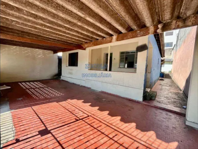 Casa térrea sendo vendida como TERRENO em excelente localização da Vila Nogueira em Diadem