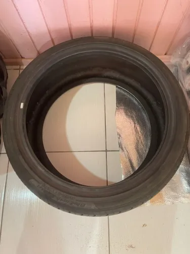 VENDO PAR PNEUS 225-40R-18-92W