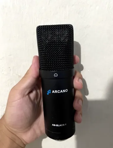 Microfone USB Arcano AM-BLACK-1 Condensador Preto