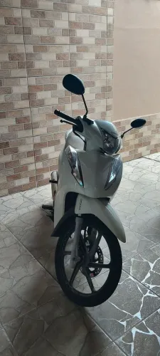 Honda biz 2019,moto muito econômica para o dia a dia.