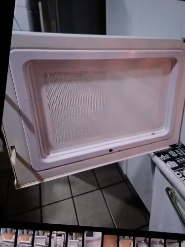 Vendo forno micro-ondas funcionando normalmente