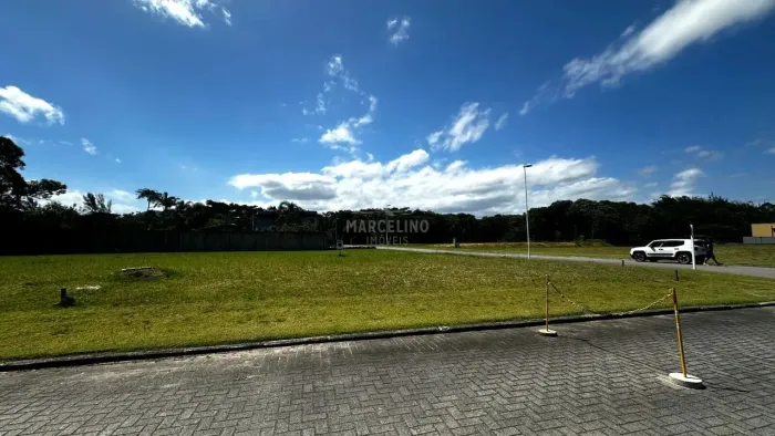 Terreno no Condomínio Lagoa Azul.