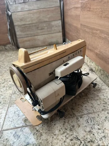 Máquina de costura Singer costura zigue-zague e reta