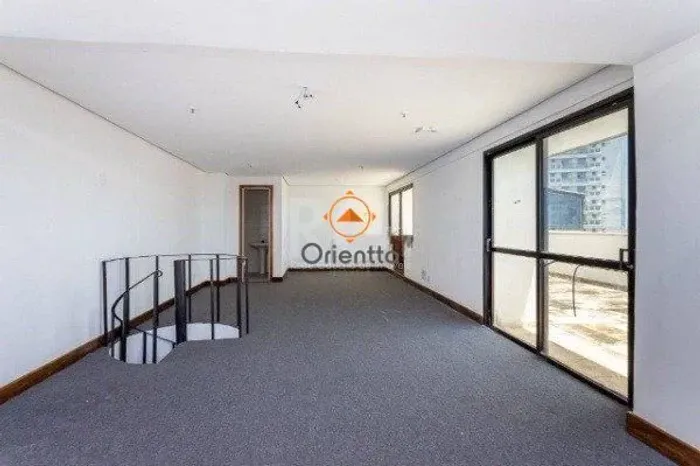 Sala comercial duplex na Av. Carlos Gomes