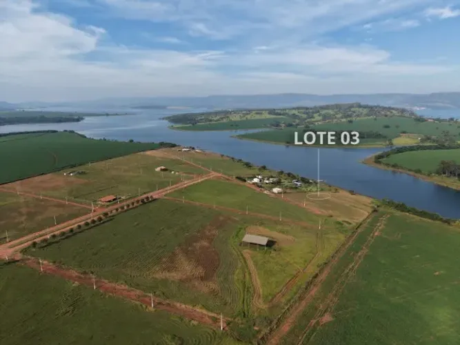 Terreno 2.540m² com Vista para Represa em Condomínio - Delfinópolis/MG