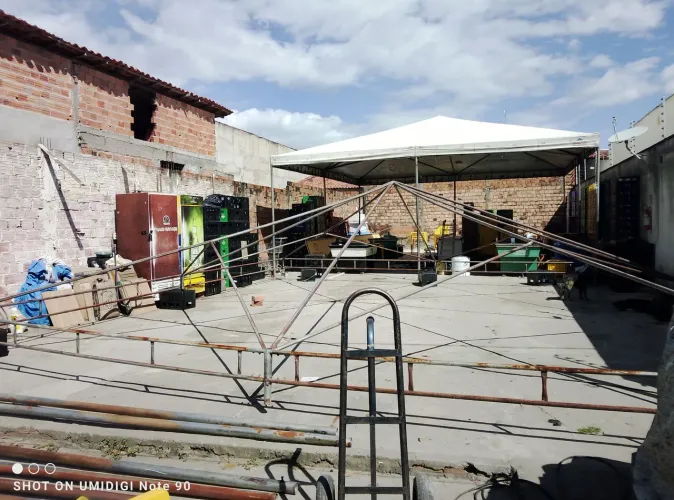 Fabricamos tendas e toldos portão e grades  vários modelos etc