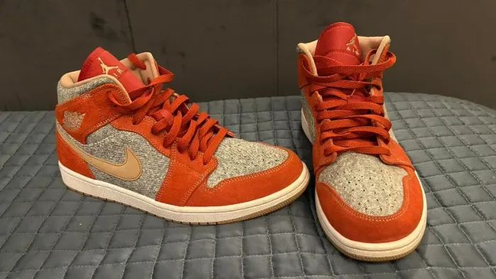 Air Jordan 1 Mid SE Tam 43 (Estado de Novo / Original)