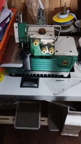Máquina de costura overlok yamata