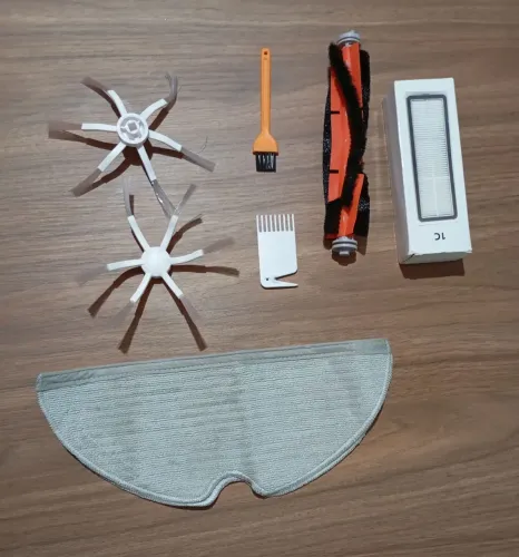 Conjunto completo de reposição de robô aspirador.