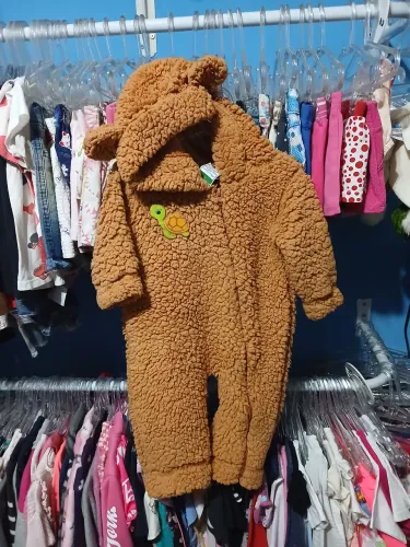 Macacão ursinho tam G 9 -12 meses