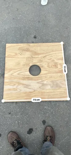 Placas de madeira com furo no meio