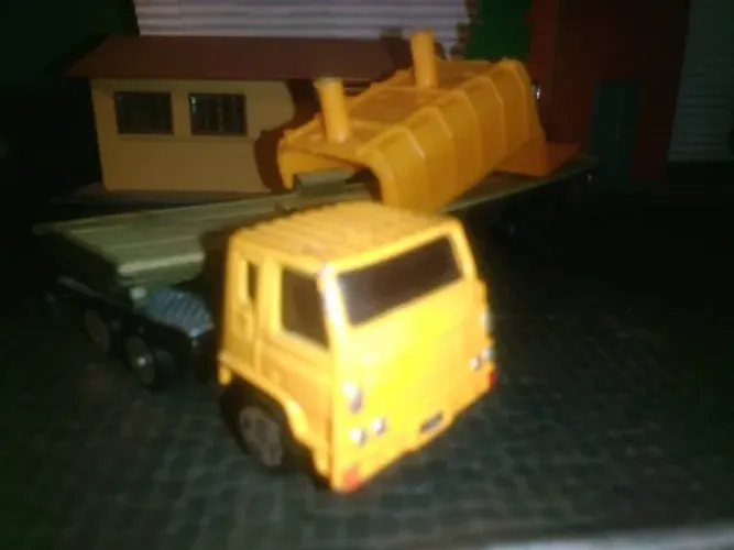 MINIATURA Nissan Diesel CW340 Conjunto - Escala 1/87 - HO. - 17 CM
