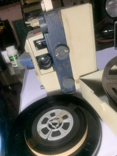 projetor de filmes vintage Ricoh Trioscope 1200-S.