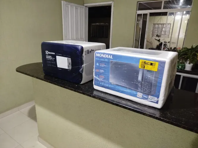 Microondas NOVOS por R$449,99 a und, Modelos Electrolux 23L e Mondial Espelhado 21L 127v.