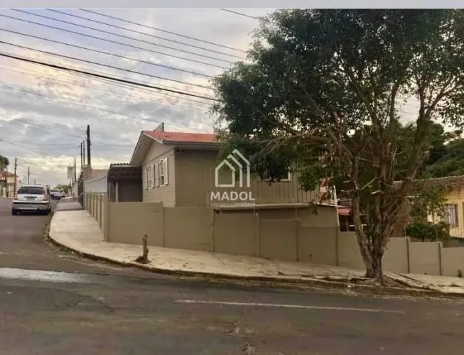 Terreno de esquina à venda, por R$ 400.000,00.