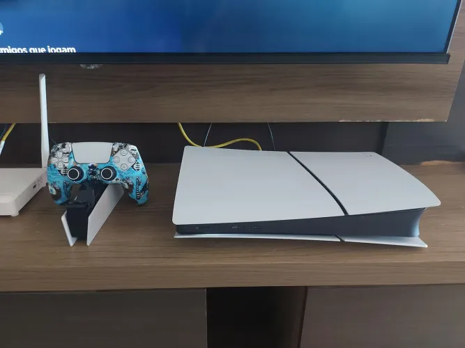 PS5 SLIM + BASE CARREG. CONTROLE (NOVO)