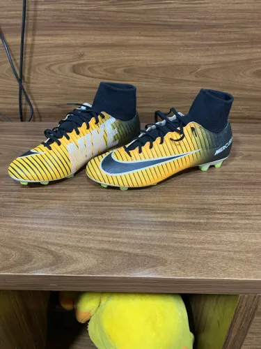 Chuteira Nike (mercurial)
