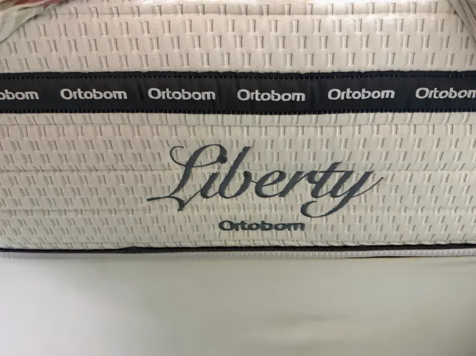Cama Box impecável