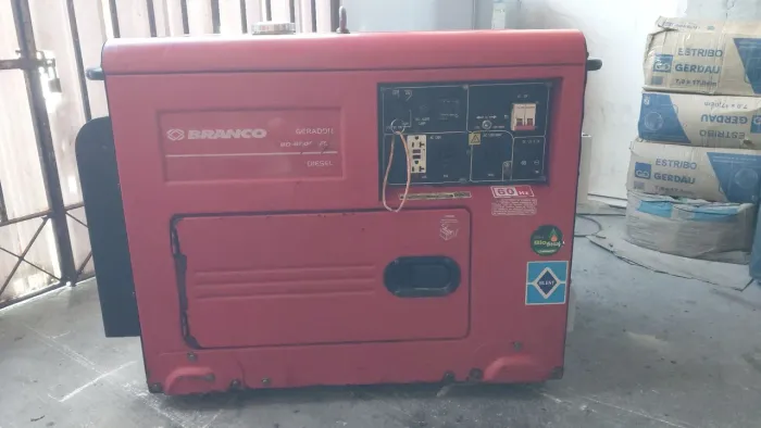 Vendo esse Gerador Partida Elétrica a Disel da Branco de 6.500kva.