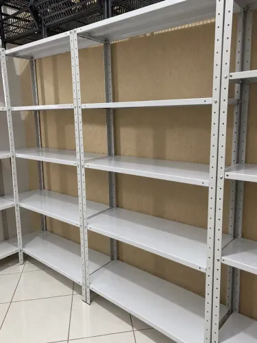 Prateleiras de Aço