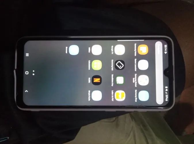 Celular a31 ..128giga funciona TD meno h botão de ligar só não decha ele desliga 370