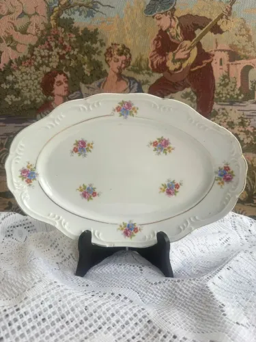 Travessa em porcelana Schmidt anos 70 com bicados 33x22