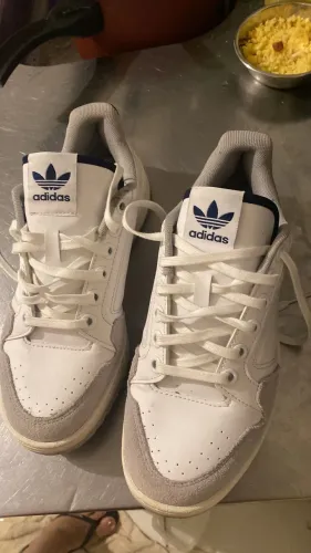 Tênis adidas 