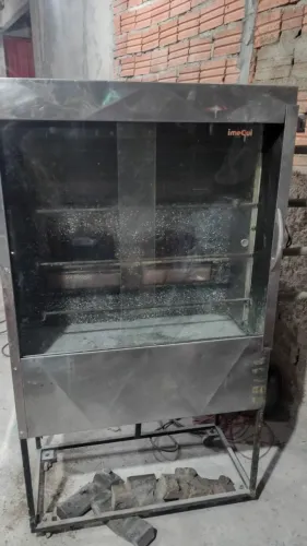 Máquina de frango em condições de uso retirar taboão da serra