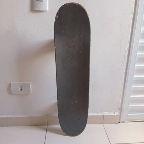 Skate profissional em ótimo estado