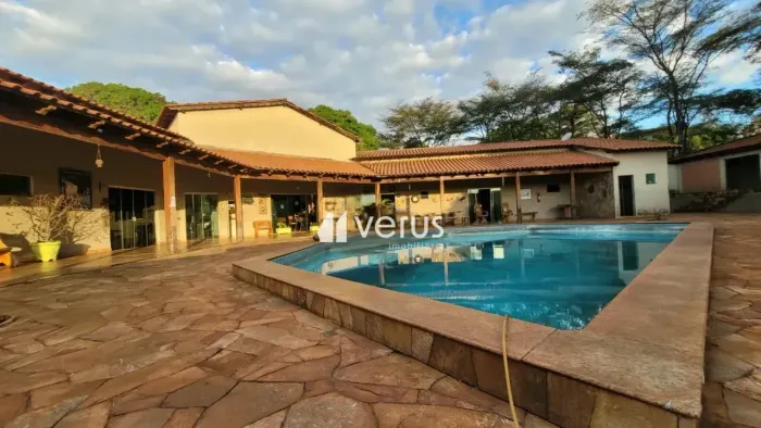 Casa para aluguel, 3 quartos, 3 suítes, 5 vagas, CHACARAS TUBALINA E QUARTEL - Uberlândia/