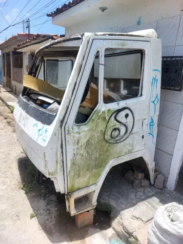 Vendo ou troco gabine do Caminhão Agrale