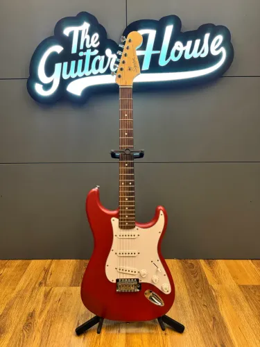 Guitarra Squier by Fender Debut Red Satin 