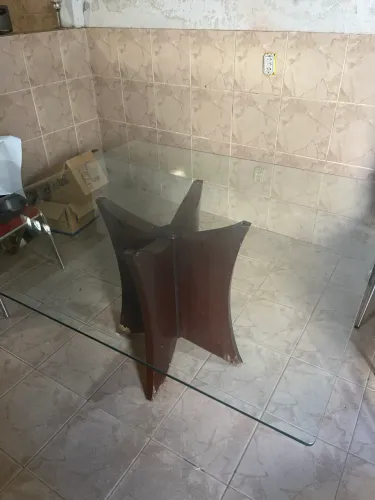 Mesa de vidro com oito lugares