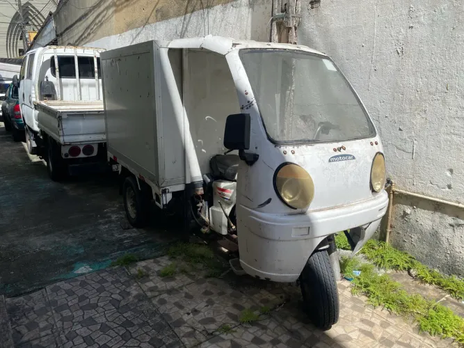 Moto triciclo com baú térmico 