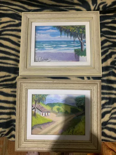 Par de quadros em pintura a óleo . Com moldura em madeira.