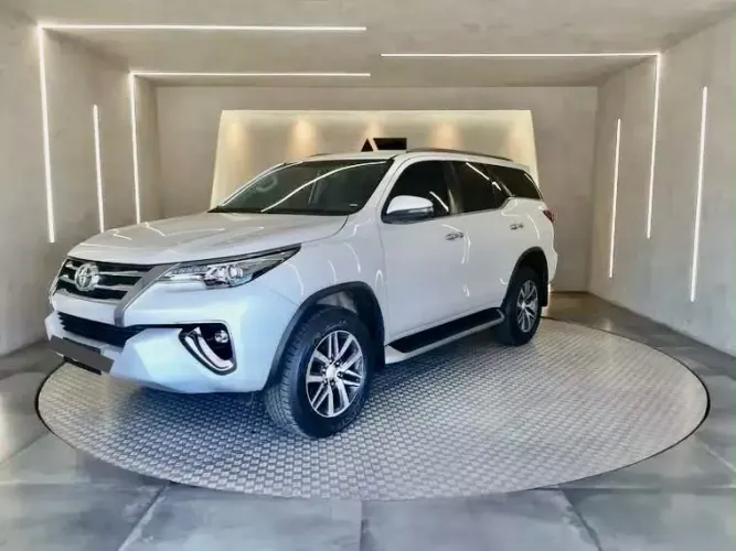 Toyota Hilux SW4 SRX 4X4 2.8 TDI 16V Dies. Aut. 2019