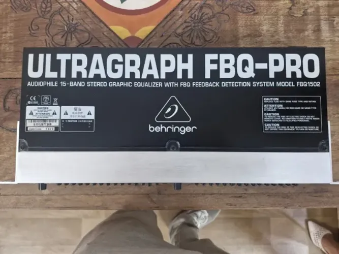 Equalizador Profissional Behringer Ultragraph Pro FBQ1502