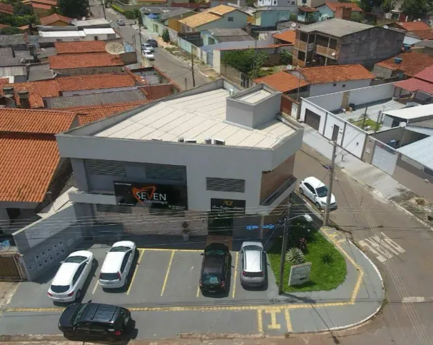 SOBRADO COMERCIAL COM 9 SALAS E 7 VAGAS EM FRENTE AO LOZANDES
