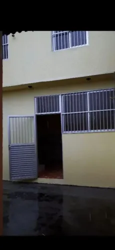 Casa na raiz com garagem alugo