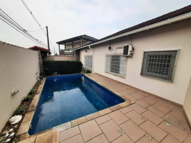 Casa com piscina e churrasqueira, 2 dormitórios com suíte à venda no Jardim Imperador, em 