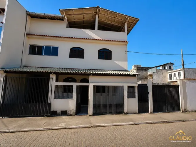 Imóvel para venda possui 240 metros quadrados com 8 quartos em Monte Agha - Piúma - ES