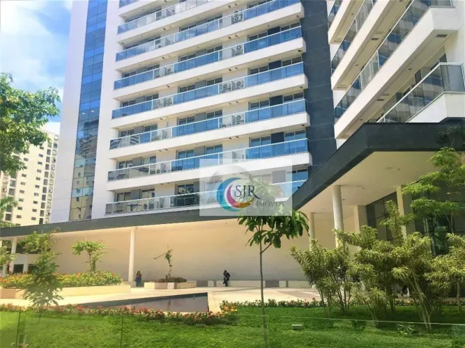 Conjunto comercial 362 m² de área útil em vão livre, 8 vagas, piso elevado , ar condiciona