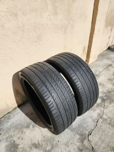 Pneu Pirelli 225/45 r18 (R$550 cada) meia vida