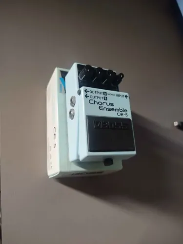 Pedal Boss CE-5 Chorus Ensemble - Som Limpo e Profissional