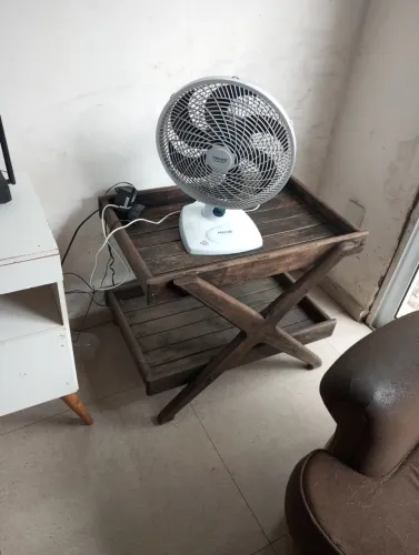 Mesa de canto de madeira vintage
