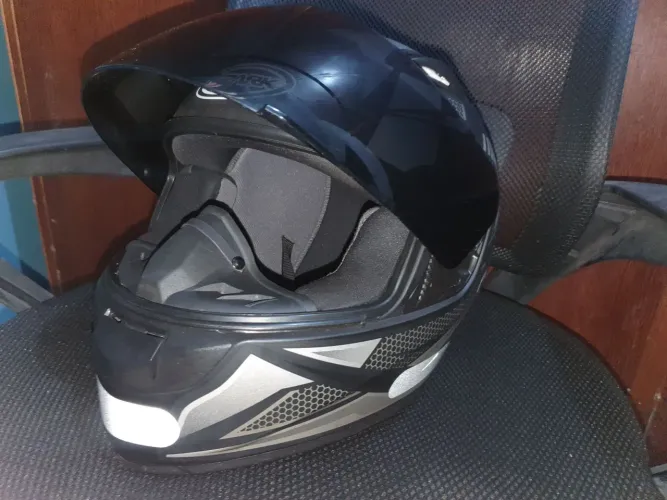 Capacete pouco usado (LEIA A DESCRIÇÃO)