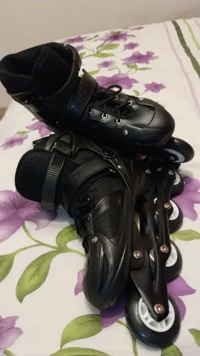 Patins Inline Preto Ajustável + Bolsa e chaves para ajuste e troca de rodas - 36 - 39