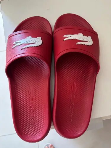 Chinelo Lacoste vermelho 